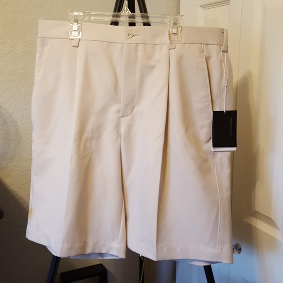 Nike Other - Nike Golf Tour Single Pleated Cream Shorts 319689